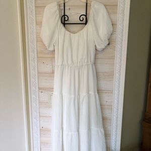 ASTR The Label Tiered White Short Sleeve Dress